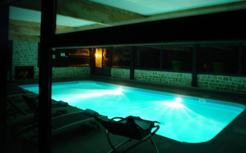 piscine intérieure dans votre location de vacances en Bretagne